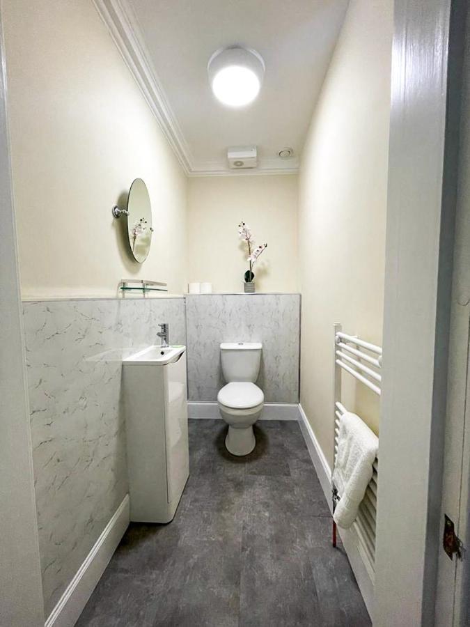Remarkable 5Br Townhouse With Garden, Sleeps 12 EDI Buitenkant foto