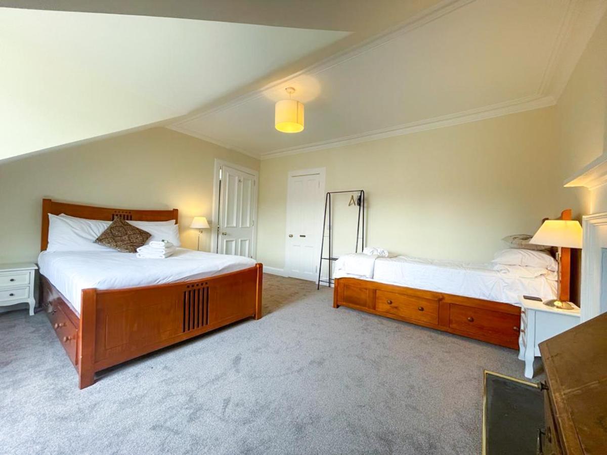 Remarkable 5Br Townhouse With Garden, Sleeps 12 EDI Buitenkant foto