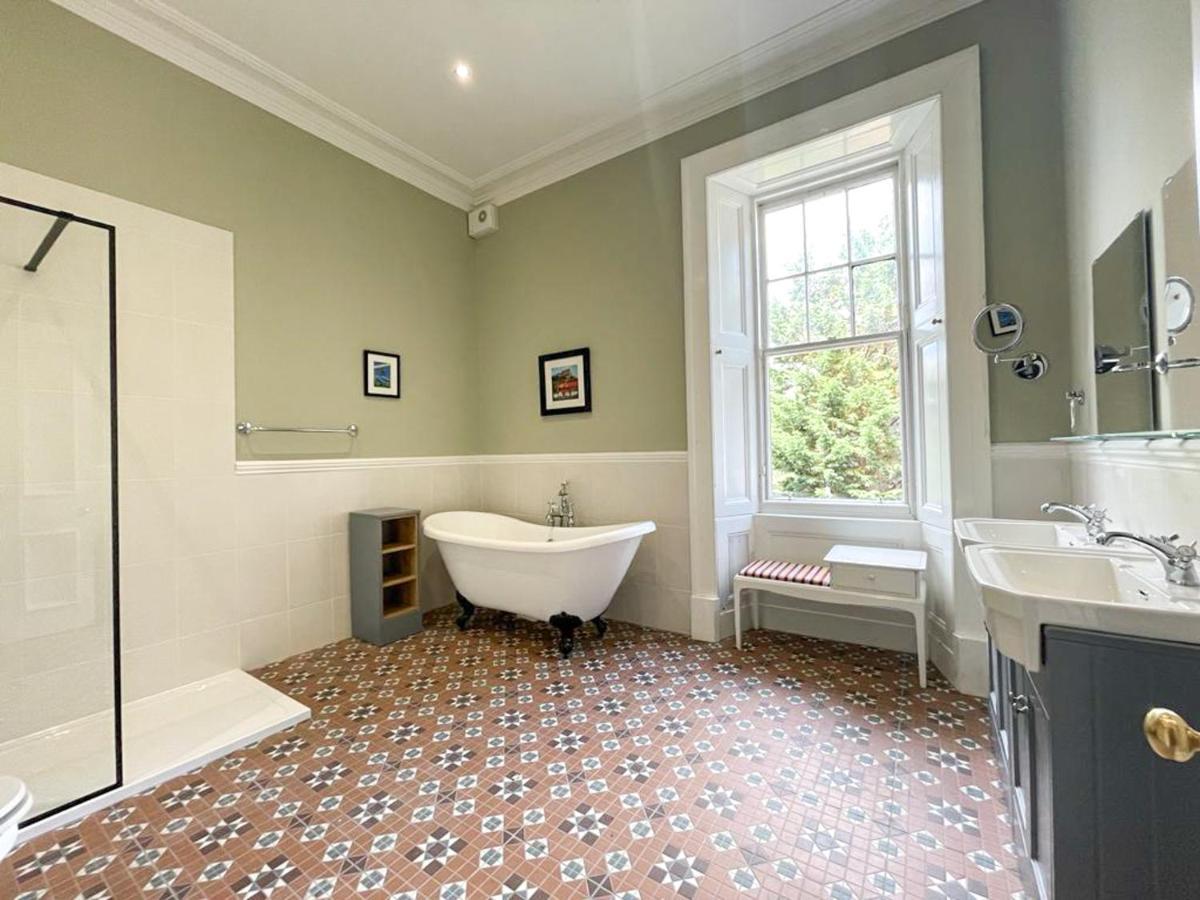 Remarkable 5Br Townhouse With Garden, Sleeps 12 EDI Buitenkant foto