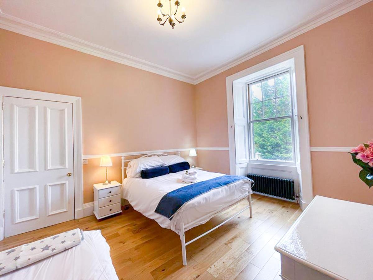 Remarkable 5Br Townhouse With Garden, Sleeps 12 EDI Buitenkant foto