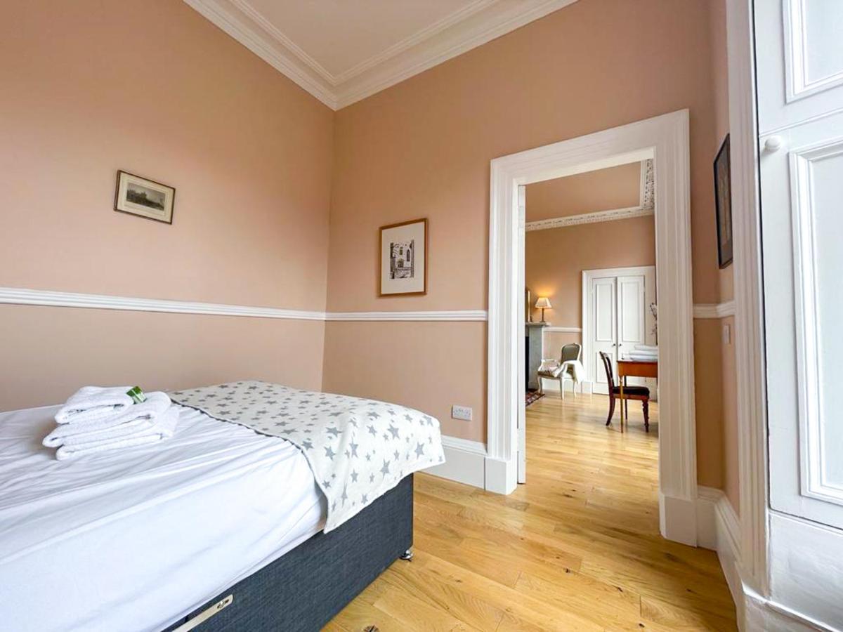 Remarkable 5Br Townhouse With Garden, Sleeps 12 EDI Buitenkant foto