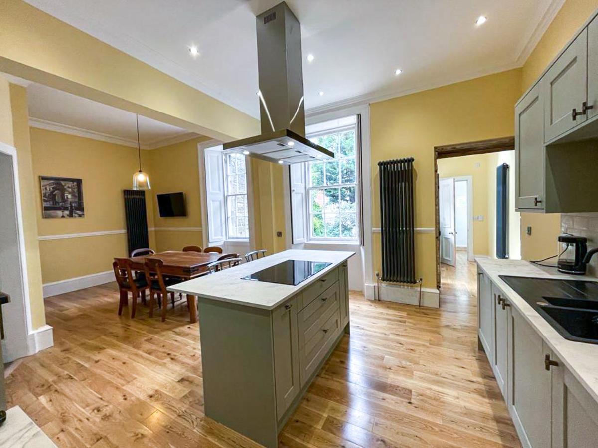Remarkable 5Br Townhouse With Garden, Sleeps 12 EDI Buitenkant foto