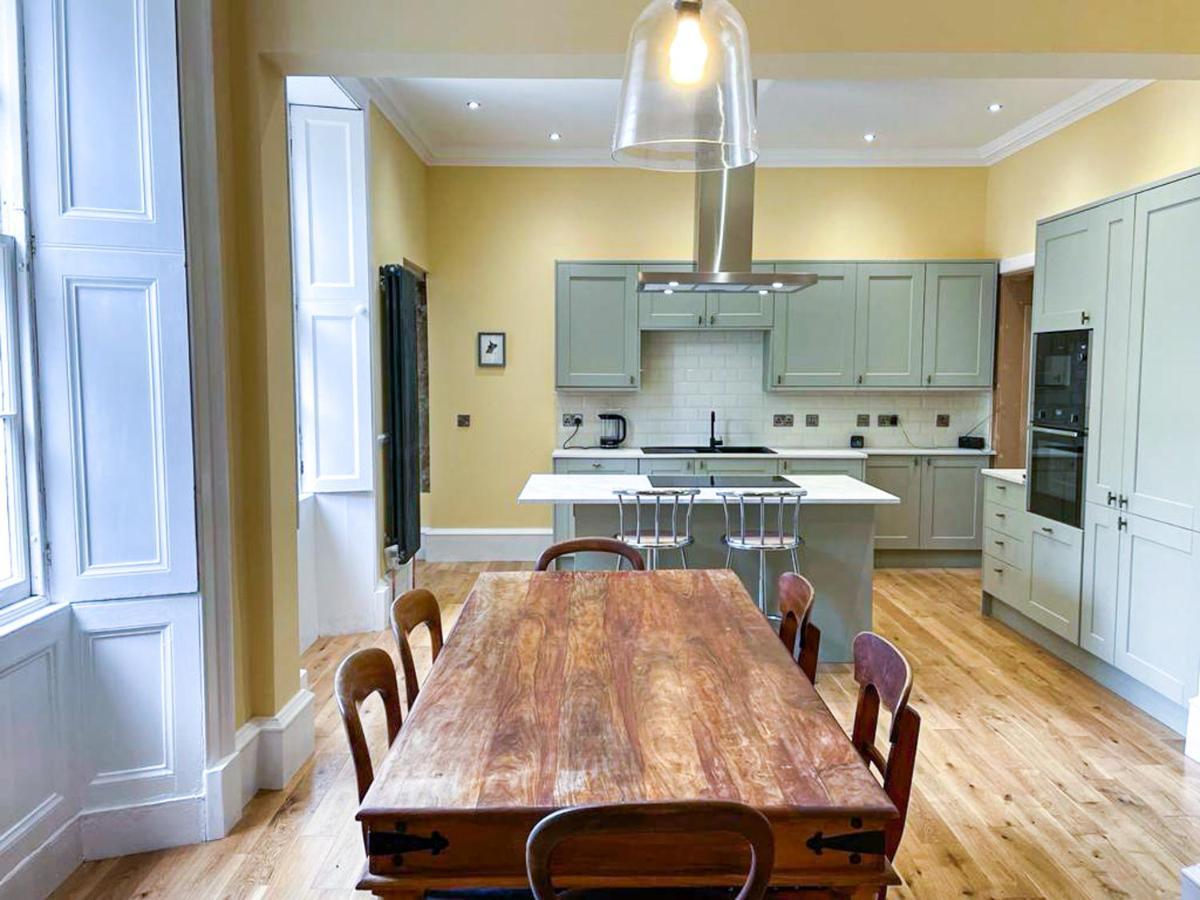 Remarkable 5Br Townhouse With Garden, Sleeps 12 EDI Buitenkant foto