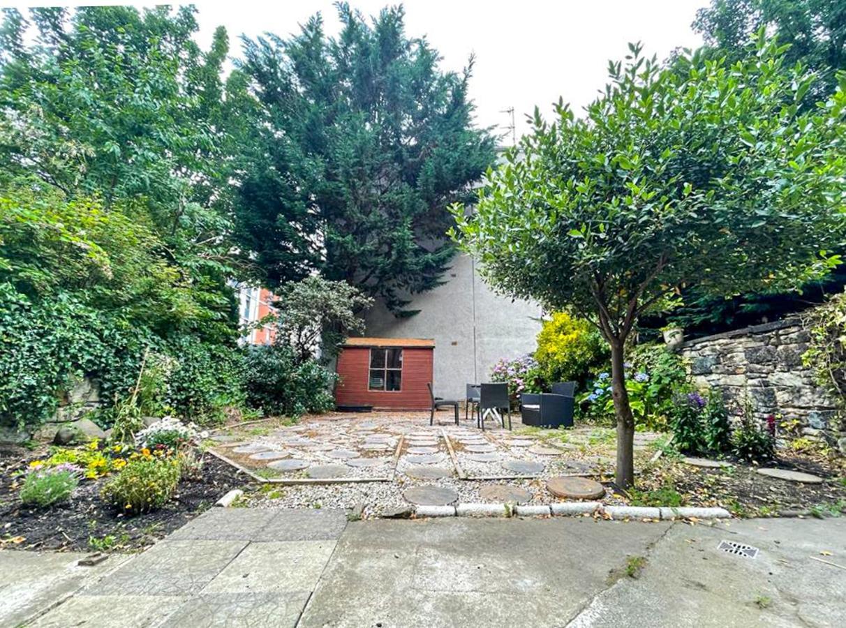 Remarkable 5Br Townhouse With Garden, Sleeps 12 EDI Buitenkant foto